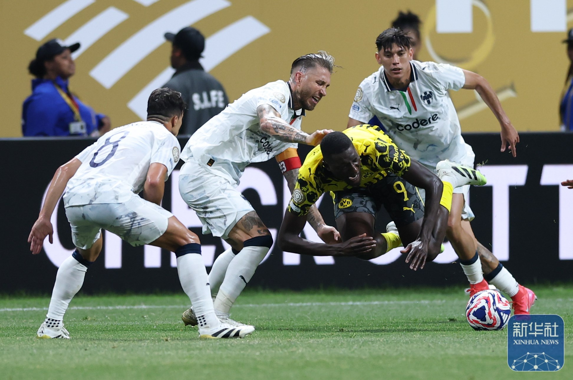 赛前多特蒙德备战德国杯,调整名单细节曝光,赛场秩序良好,身体对抗强度拉满的简单介绍BOB体育官网平台